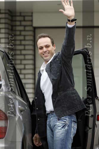 Fijnaart 16 maart 2007
Frans Bauer is 25 kg afgevallen tijdens de periode dat hij niet mocht en kon zingen.