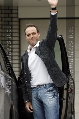Fijnaart 16 maart 2007
Frans Bauer is 25 kg afgevallen tijdens de periode dat hij niet mocht en kon zingen.