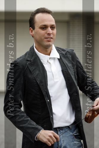 Fijnaart 16 maart 2007
Frans Bauer is 25 kg afgevallen tijdens de periode dat hij niet mocht en kon zingen.
