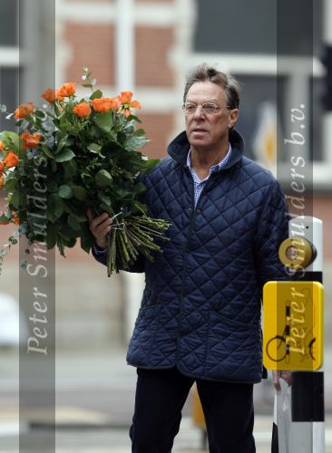 Amsterdam 2 maart 2007
Frans Molenaar met bos bloemen.