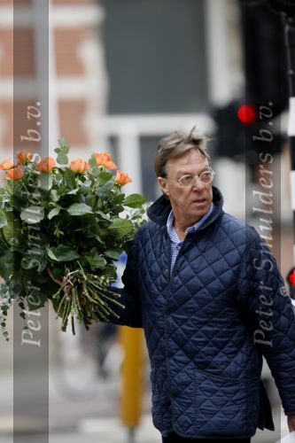 Amsterdam 2 maart 2007
Frans Molenaar met bos bloemen.
Peter Smulders bv