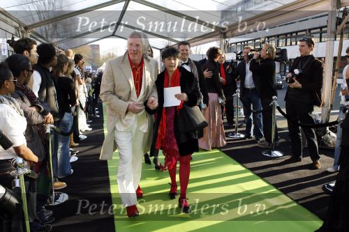 Hilversum 12 maart 2007
Feest voor de 65 e verjaardag van Joop v d Ende in studio 21. freek de Jonge met vrouw