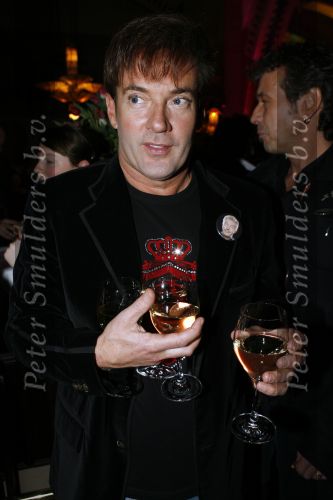 Amsterdam 19 februari 2007
Andre v Duin viert zijn 60e verjaardag in het american hotel. Heel bekend nederland was aanwezig. Gerard Joling met wijntjes
Peter Smulders bv