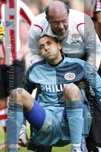 Eindhoven, 18 Maart 2007 Kompetitiewedstrijd PSV-AJAX, eindstand 1-5 Seizoen 2006/2007
Gomes geblesseerd en wordt verzorgd door Mart v d Heuvel
