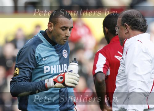 Eindhoven, 18 Maart 2007 Kompetitiewedstrijd PSV-AJAX, eindstand 1-5 Seizoen 2006/2007
Gomes geblesseerd en wordt verzorgd door Mart v d Heuvel