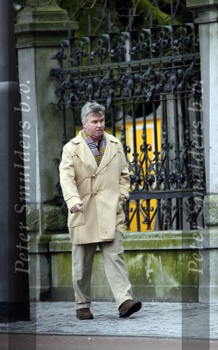Amsterdam 7 maart 2007
Guus Hiddink winkelend op de pc hoofdstraat.