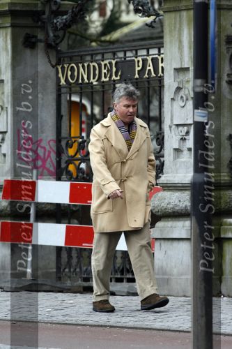 Amsterdam 7 maart 2007
Guus Hiddink winkelend op de pc hoofdstraat.