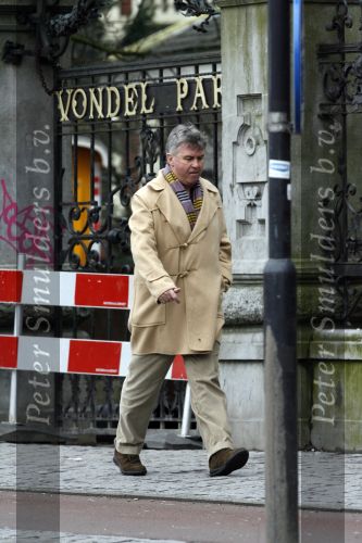Amsterdam 7 maart 2007
Guus Hiddink winkelend op de pc hoofdstraat.