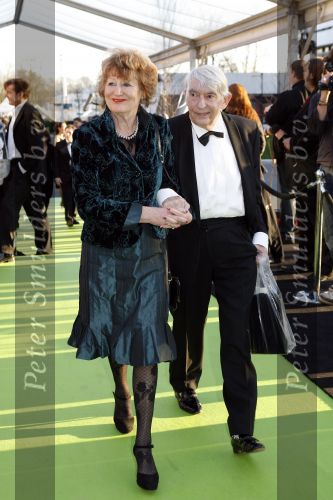 Hilversum 12 maart 2007
Feest voor de 65 e verjaardag van Joop v d Ende in studio 21. Hedy d Ancona en Aad Veldhoen