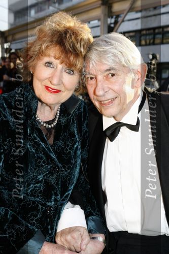 Hilversum 12 maart 2007
Feest voor de 65 e verjaardag van Joop v d Ende in studio 21. Hedy d Ancona en Aad Veldhoen