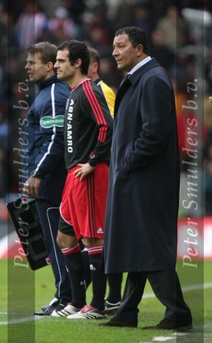 Eindhoven, 18 Maart 2007 Kompetitiewedstrijd PSV-AJAX, eindstand 1-5 Seizoen 2006/2007
Henk ten Cate wordt geintervieuwd bij de invalbeurt van Kenneth Perez