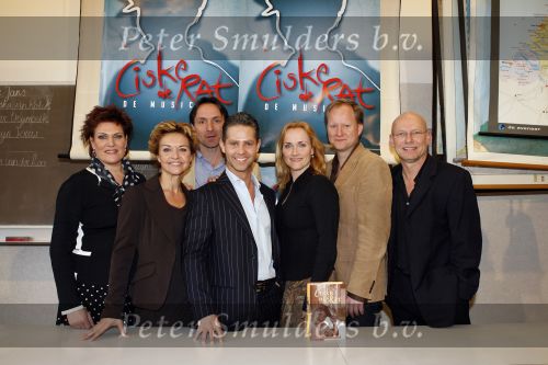 Amsterdam 9 maart 2007
Perspresentatie Ciske de Rat. Cast met Danny de Munk Mariska v Kolck Marjolijn Touw Hajo Bruijns Marleen v d Loo Hugo Haenen Sjoerd Pleijsier Ad Knippels