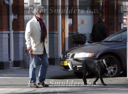 Amsterdam 11 maart 2007
Huub Stapel aan het wandelen met zijn hond nero.