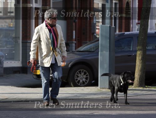 Amsterdam 11 maart 2007
Huub Stapel aan het wandelen met zijn hond nero.
