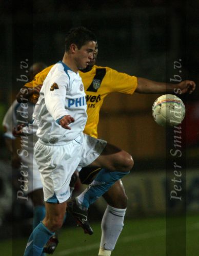 Breda, 28 Februari 2007
NAC-PSV, eindstand 3-0 Wedstrijd KNVB-beker 1/4 finale Seizoen 2006/2007
Ibrahim Afellay in duel met Kurt Elshot