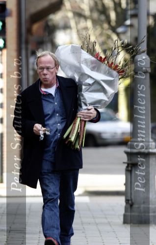 Amsterdam 2 maart 2007
Jack Spijkerman met bos bloemen.