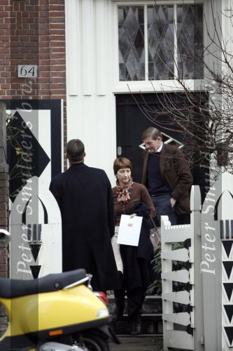 Amsterdam 6 februari 2007
Jack Spijkerman zijn huis staat te koop. De makelaar en kijkers bij het huis.