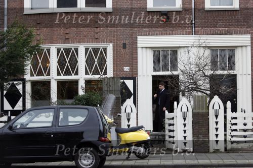 Amsterdam 6 februari 2007
Jack Spijkerman zijn huis staat te koop. De makelaar en kijkers bij het huis.