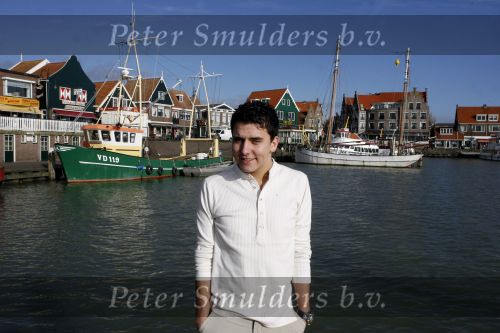 Volendam 6 februari 2007
Gerard Baars (tros) en Jan Smit tekenen een kontrakt bij old dutch.