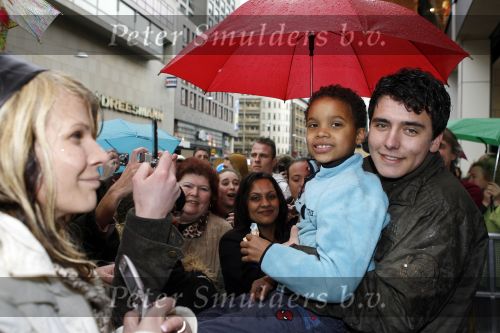Den Haag 7 maart 2007
Jan Smit en Sjimmy Bruijninkcx tekenen kontrakt bij C&A en openen het filiaal in Den Haag.