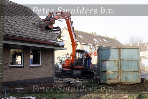 Volendam 17 februari 2007
Jan Smit is bij de sloop van het huis dat hj gekocht heeft. Op deze plek wordt xijn nieuwe huis gebouwd.