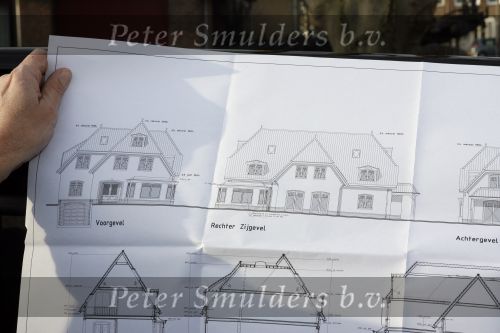 Volendam 17 februari 2007
Jan Smit is bij de sloop van het huis dat hj gekocht heeft. Op deze plek wordt xijn nieuwe huis gebouwd.
