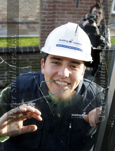 Volendam 17 februari 2007
Jan Smit is bij de sloop van het huis dat hj gekocht heeft. Op deze plek wordt xijn nieuwe huis gebouwd.