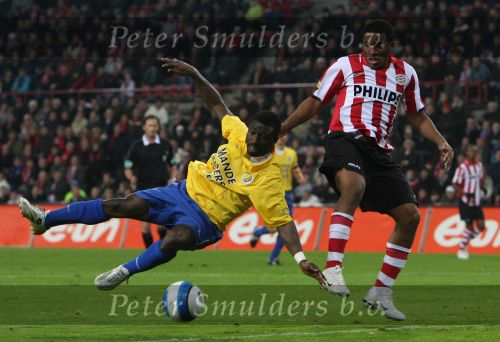 Eindhoven, 3 Maart 2007 Kompetitiewedstrijd PSV-RKC eindstand 2-0 Seizoen 2006/2007
Jefferson Farfan in duel met Anthony Obodai