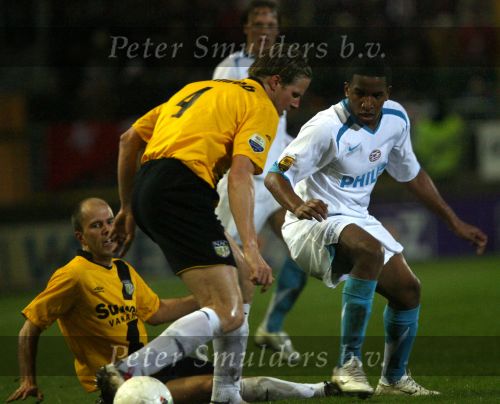 Breda, 28 Februari 2007
NAC-PSV, eindstand 3-0 Wedstrijd KNVB-beker 1/4 finale Seizoen 2006/2007
Jefferson Farfan in duel met Patrick Zwaanswijk en Arne Slot