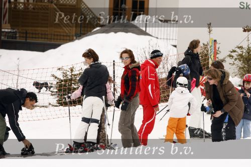 Fiss 25 februari 2007
Ruud Gullit met Estelle Maxim en Joelle en Marco Borsato met Leontien Jada Senna en Luca op wintersport vakantie. Jennemiek Spijkerman met Zoontje