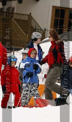 Fiss 25 februari 2007
Ruud Gullit met Estelle Maxim en Joelle en Marco Borsato met Leontien Jada Senna en Luca op wintersport vakantie. Jennemiek Spijkerman met Zoontje