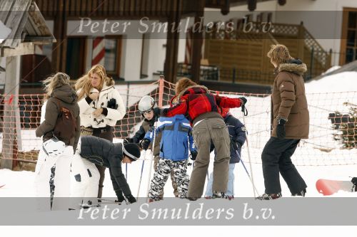 Fiss 25 februari 2007
Ruud Gullit met Estelle Maxim en Joelle en Marco Borsato met Leontien Jada Senna en Luca op wintersport vakantie. Jennemiek Spijkerman met Zoontje
