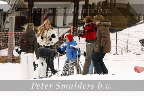 Fiss 25 februari 2007
Ruud Gullit met Estelle Maxim en Joelle en Marco Borsato met Leontien Jada Senna en Luca op wintersport vakantie. Jennemiek Spijkerman met Zoontje