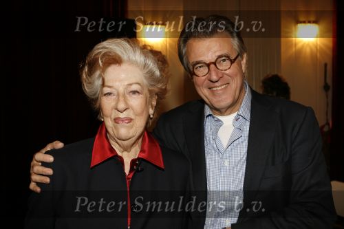 Amsterdam 15 maart 2007
Presentatie dvd box Ko v Dijk. Aanwezig zijn oa de zoons van Ko van Dijk Kees en Peter Jan v Dijk. Joop v d Enderijkte de dvd box uit. Jeroen Krabbe met Ellen Vogel
