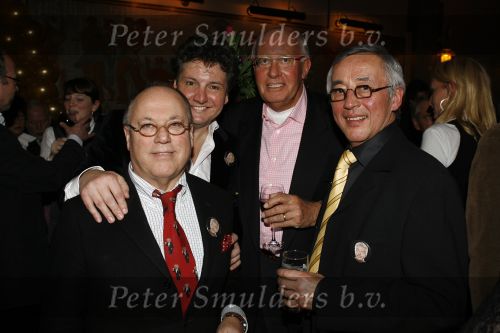 Amsterdam 19 februari 2007
Andre v Duin viert zijn 60e verjaardag in het american hotel. Heel bekend nederland was aanwezig. Rene Froger Joop Braakhekke Hans Schmidt en de dokter van Andre v Duin