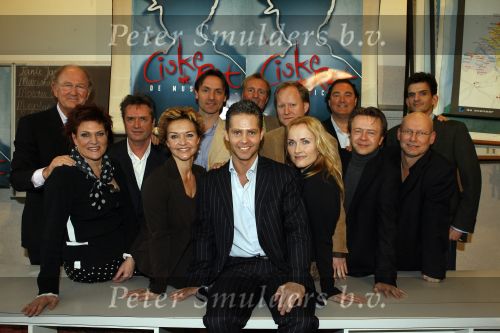 Amsterdam 9 maart 2007
Perspresentatie Ciske de Rat. Cast met Danny de Munk Mariska v Kolck Marjolijn Touw Hajo Bruijns Marleen v d Loo Hugo Haenen Sjoerd Pleijsier Ad Knippels en Joop v d Ende Erwin v Lambaert Henny Vrienten Paul Eenens