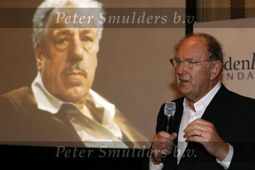 Amsterdam 15 maart 2007
Presentatie dvd box Ko v Dijk. Aanwezig zijn oa de zoons van Ko van Dijk Kees en Peter Jan v Dijk. Joop v d Ende reikte de dvd box uit.
