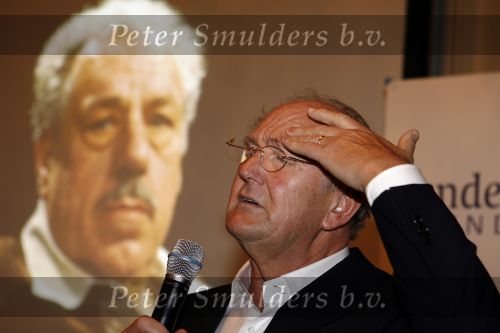 Amsterdam 15 maart 2007
Presentatie dvd box Ko v Dijk. Aanwezig zijn oa de zoons van Ko van Dijk Kees en Peter Jan v Dijk. Joop v d Ende reikte de dvd box uit.
