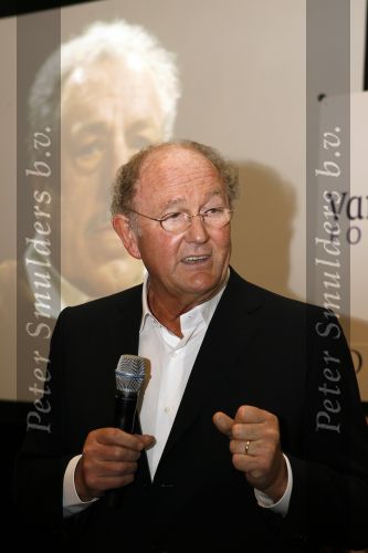 Amsterdam 15 maart 2007
Presentatie dvd box Ko v Dijk. Aanwezig zijn oa de zoons van Ko van Dijk Kees en Peter Jan v Dijk. Joop v d Ende reikte de dvd box uit.
