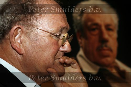 Amsterdam 15 maart 2007
Presentatie dvd box Ko v Dijk. Aanwezig zijn oa de zoons van Ko van Dijk Kees en Peter Jan v Dijk. Joop v d Ende reikte de dvd box uit.