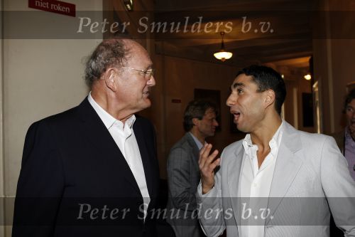 Amsterdam 15 maart 2007
Presentatie dvd box Ko v Dijk. Aanwezig zijn oa de zoons van Ko van Dijk Kees en Peter Jan v Dijk. Joop v d Ende reikte de dvd box uit. Mimoun Oaissa