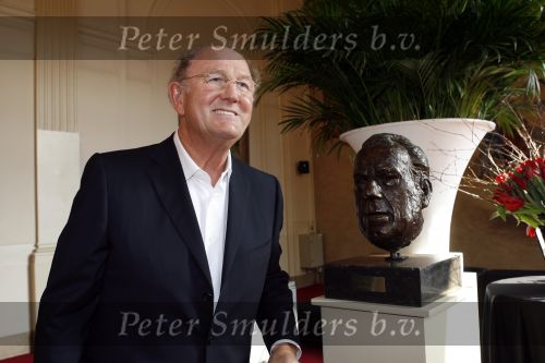 Amsterdam 15 maart 2007
Presentatie dvd box Ko v Dijk. Aanwezig zijn oa de zoons van Ko van Dijk Kees en Peter Jan v Dijk. Joop v d Ende reikte de dvd box uit.