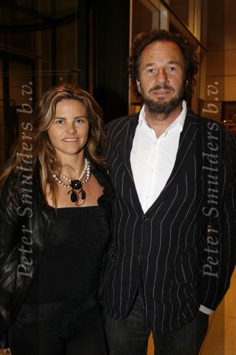 Amsterdam  17 maart 2007
Modeshow Mart Visser in het hilton in amsterdam. Herman Heinsbroek met zijn vrouw Judith in door schijnend topje