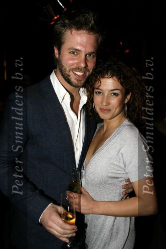 Den Haag 17 maart 2007
Premiere de eeuw van mijn dochter met Thijs Romer en Eva Duijvestein. Thijs  met zijn vrouw Katja Schuurman kussend