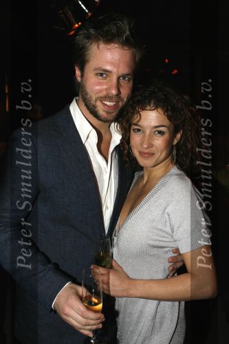Den Haag 17 maart 2007
Premiere de eeuw van mijn dochter met Thijs Romer en Eva Duijvestein. Thijs  met zijn vrouw Katja Schuurman kussend