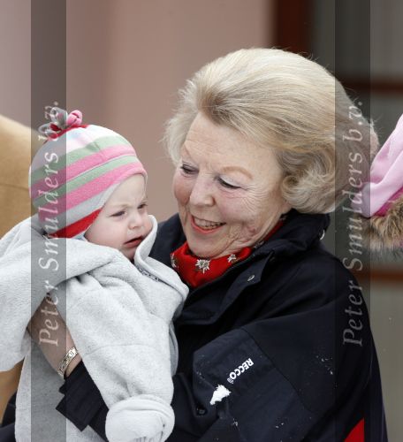 Lech 11 februari 2007
Maxima Prins Willem Alexander Amalia Alexia Koningin Beatrix Prins Constantijn Prinses Laurentien met Prinses Eloise Prins Claus Cazimir en Eleonore op vakatie in Lech.