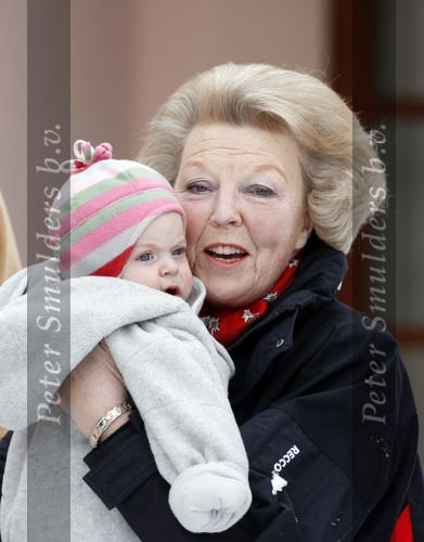 Lech 11 februari 2007
Maxima Prins Willem Alexander Amalia Alexia Koningin Beatrix Prins Constantijn Prinses Laurentien met Prinses Eloise Prins Claus Cazimir en Eleonore op vakatie in Lech.