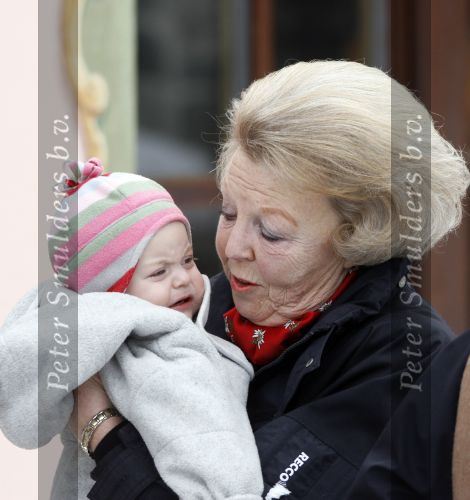 Lech 11 februari 2007
Maxima Prins Willem Alexander Amalia Alexia Koningin Beatrix Prins Constantijn Prinses Laurentien met Prinses Eloise Prins Claus Cazimir en Eleonore op vakatie in Lech.