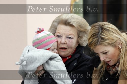Lech 11 februari 2007
Maxima Prins Willem Alexander Amalia Alexia Koningin Beatrix Prins Constantijn Prinses Laurentien met Prinses Eloise Prins Claus Cazimir en Eleonore op vakatie in Lech.