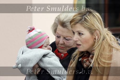 Lech 11 februari 2007
Maxima Prins Willem Alexander Amalia Alexia Koningin Beatrix Prins Constantijn Prinses Laurentien met Prinses Eloise Prins Claus Cazimir en Eleonore op vakatie in Lech.
